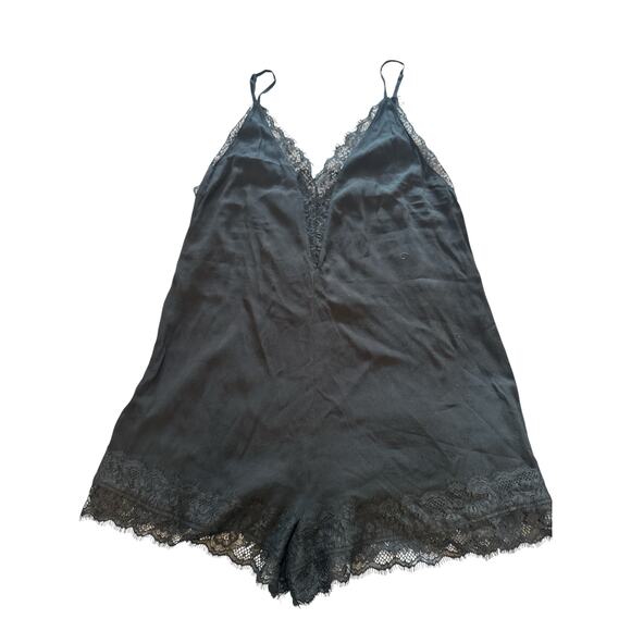 Express black lace coquette plunge romper size M - Picture 10 of 10